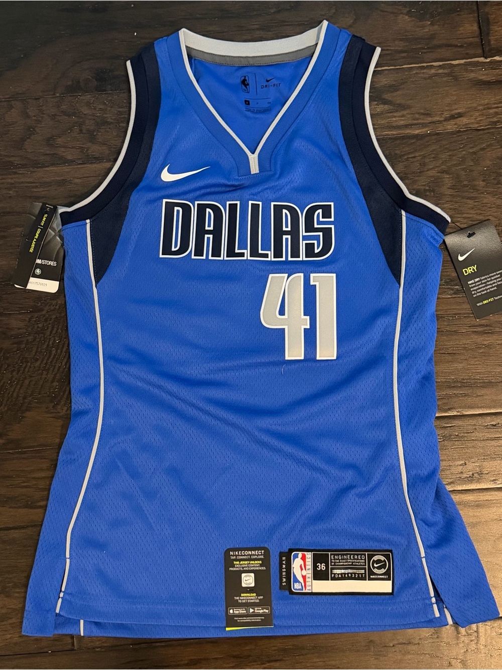 Nike Dallas mavericks women’s jersey Dirk Nowitzki nwt dri fit